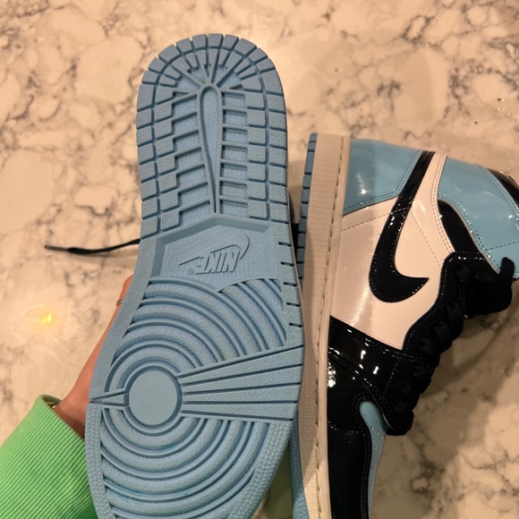 Wmns Air Jordan 1 Retro High OG 'Blue Chill' - Picture 2 of 4